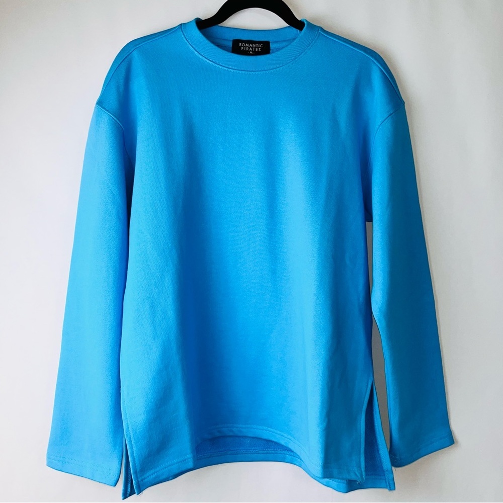 Basic Sweatshirt Unisex by Korean brand Romantic Pirates